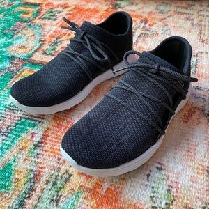 Women’s Black Vessi Footwear Waterproof Size 6